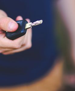 Bezmyślni rodzice. Dzieci znów zostawione w rozgrzanym aucie