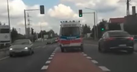 Poznań. "Tak się jeździ, ludzie". Kierowca auta gorzko pożałuje