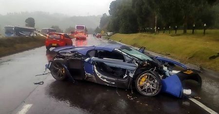 Nielegalny wyścig supersamochodów. Rozbiły się maszyny warte miliony