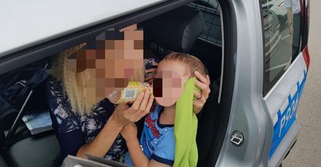 Bielsko-Biała: trzylatek zamknięty w aucie. Rodzice poszli na zakupy
