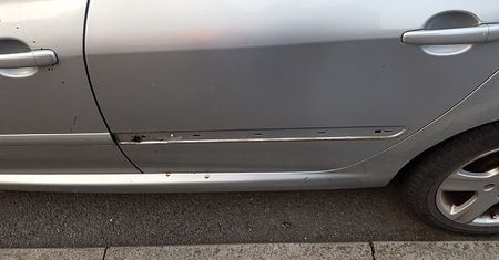 Pijana kobieta zniszczyła auto swojego "ex" z zemsty. Fatalna pomyłka