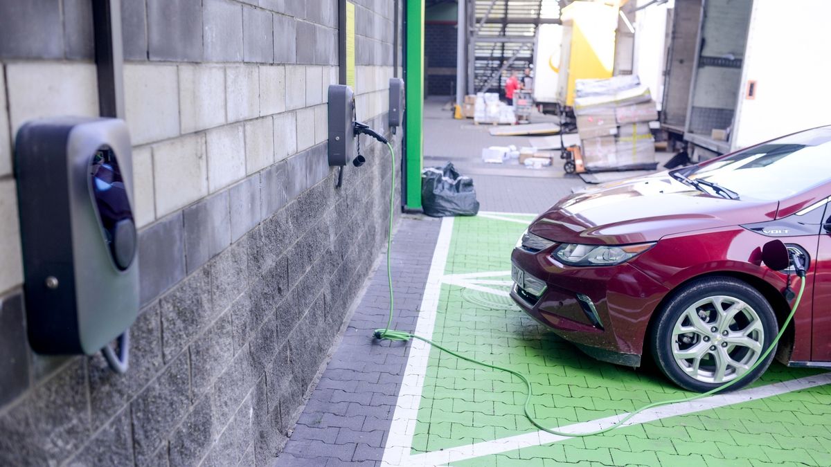 Wsparcie dla właścicieli aut elektrycznych obejmie nie tylko osoby prywatne, ale też firmy.