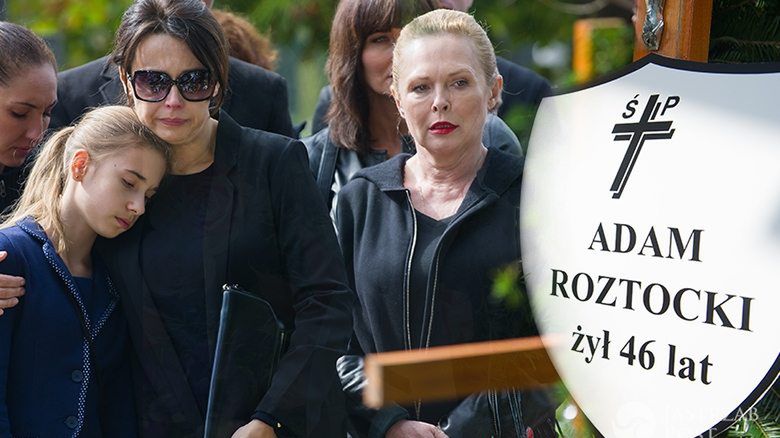 Na Wspólnej odcinek 2195, Weronika Roztocka (Renata Dancewicz), pogrzeb Adama, fot: x-news