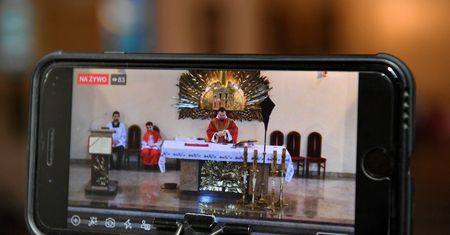 Triduum Paschalne. Gdzie oglądać msze święte online i w TV? Plan na Wielki Czwartek, Wielki Piątek, Wielką Sobotę i Wielkanoc