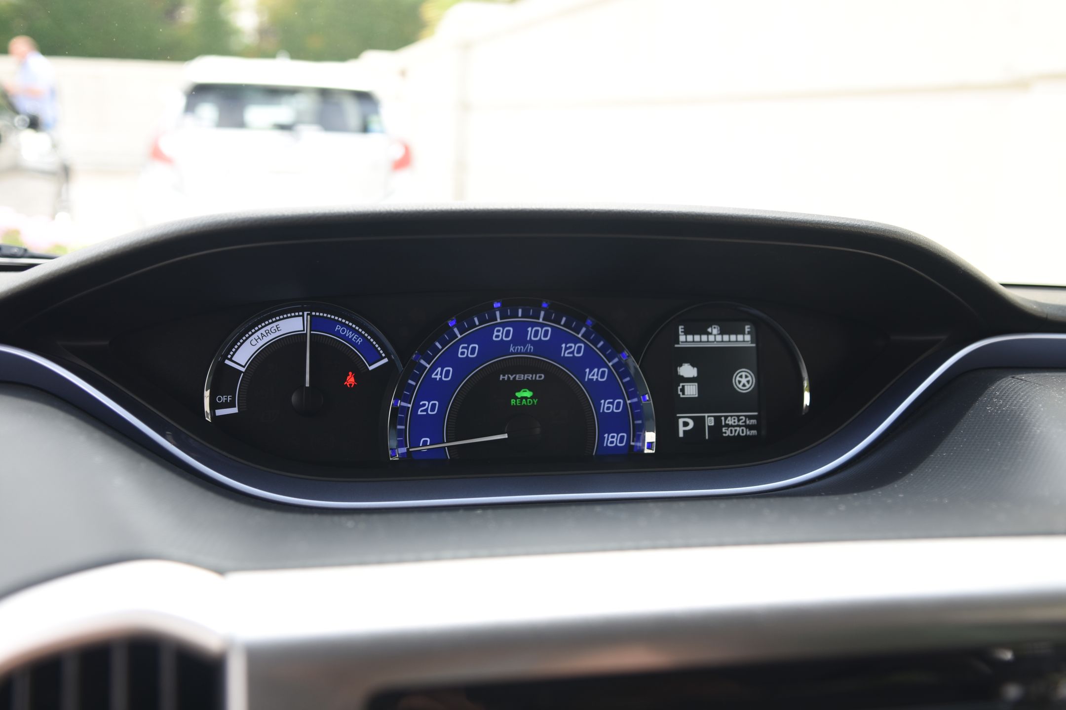 Napędy hybrydowe lub elektryczne to już codzienność w tej klasie samochodów. Producenci starają się na wszelkie sposoby jeszcze obniżyć zużycie paliwa i emisję substancji toksycznych 