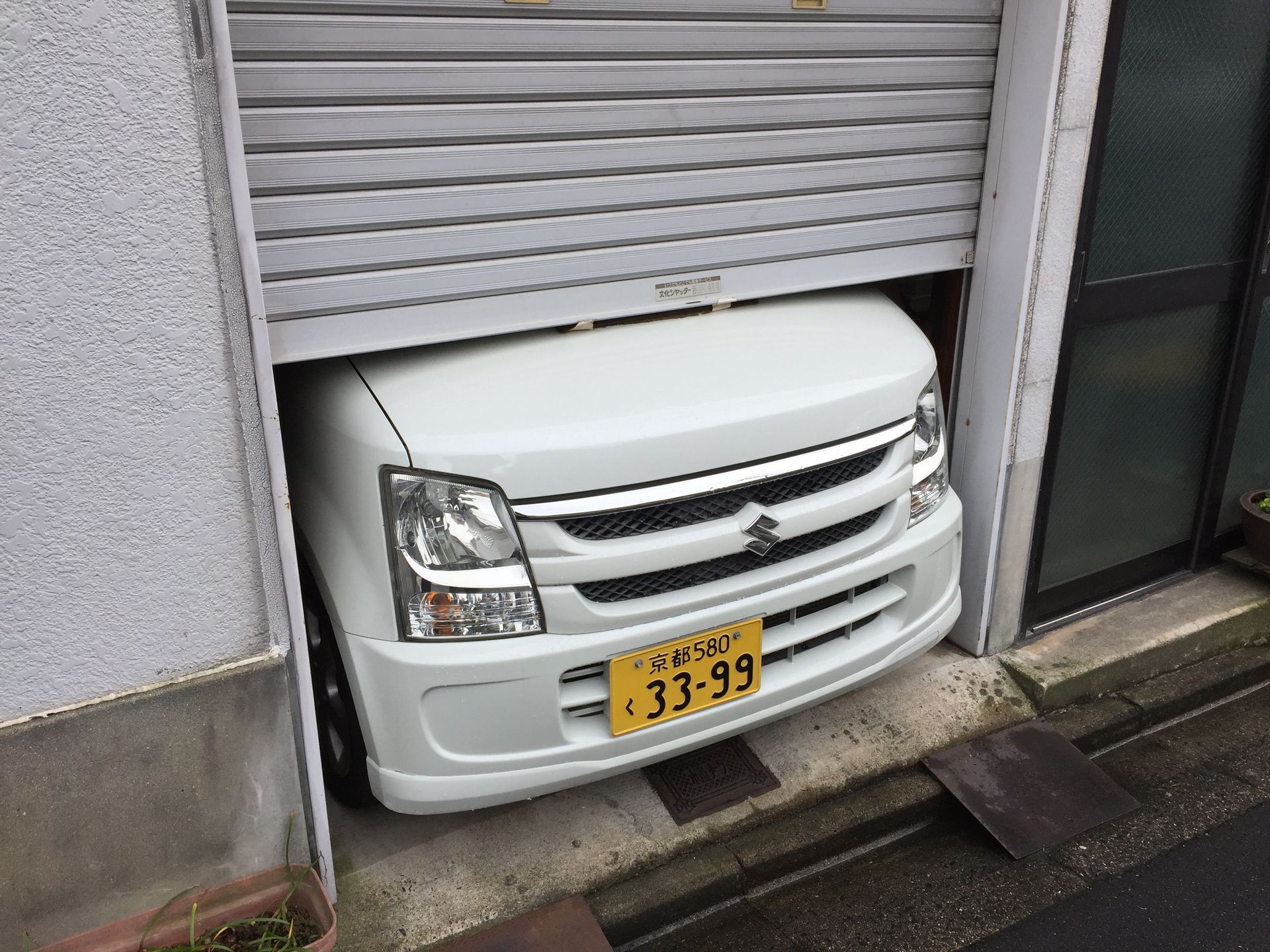 Każde miejsce parkingowe jest na wagę złota. Ich ceny w centrach miast idą w tysiące dolarów opłaty za miesięczny wynajem. 
