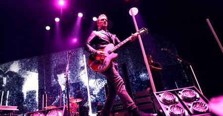 Fotografka: Wokalista Queens of the Stone Age kopnął mnie w twarz. Jest wideo