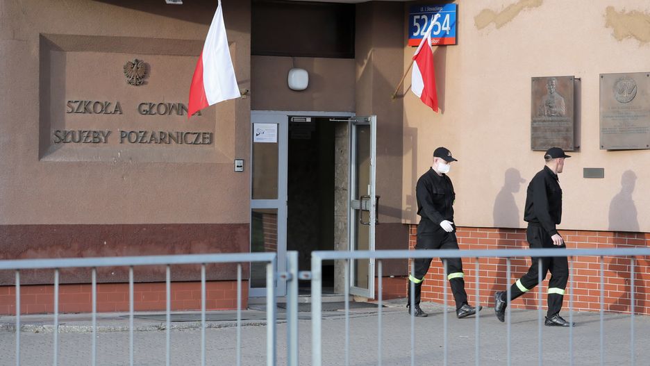 Koronawirus w Polsce. Podchorąży nie mogą opuszczać placówki.