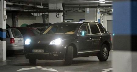 "Sensacje XX wieku": Wołoszański jeździ porsche