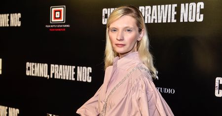 Agata Buzek na premierze "Ciemno, prawie noc". Wybrała oryginalną kreację