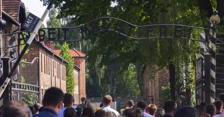 Rekord frekwencji w Oświęcimiu. Nigdy tylu turystów nie odwiedziło Miejsca Pamięci