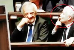 Tajemnica gestu Kaczyńskiego rozwiązana. Wiadomo, komu posłał buziaka