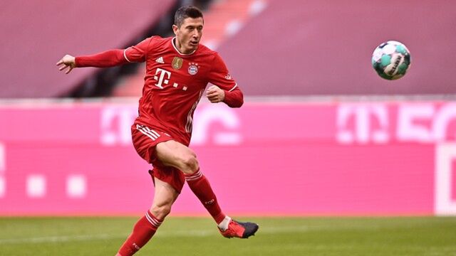 Robert Lewandowski wrócił do gry i strzelił gola, ale jego Bayern sensacyjnie przegrał na wyjeździe z Mainz 1:2.