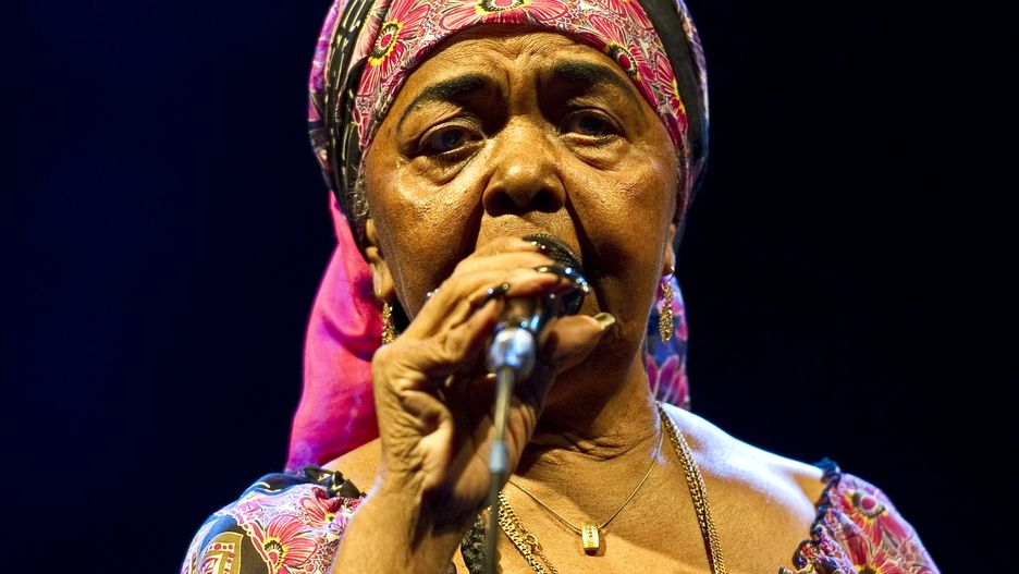 Cesária Évora w Google Doodle. Na zdj. wokalistka podczas występu w Lublinie (17.06.2011 r.)