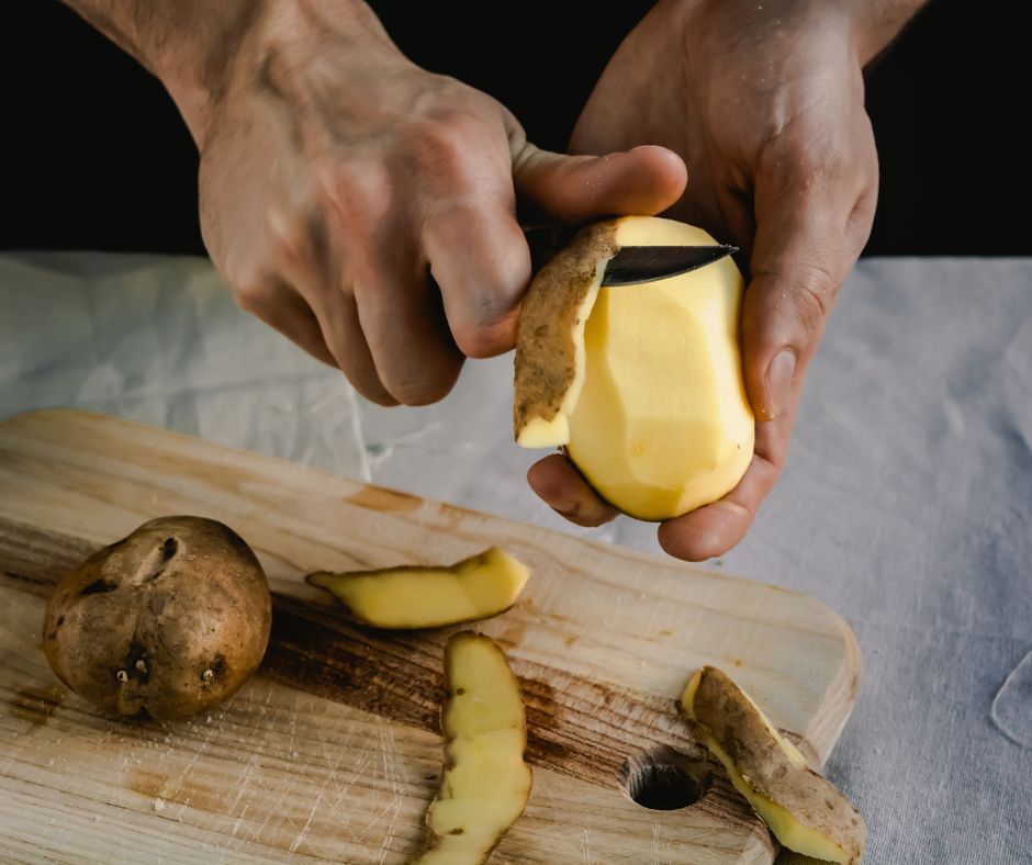 Obierki ziemniaków- Pyszności/ źródło: Canva