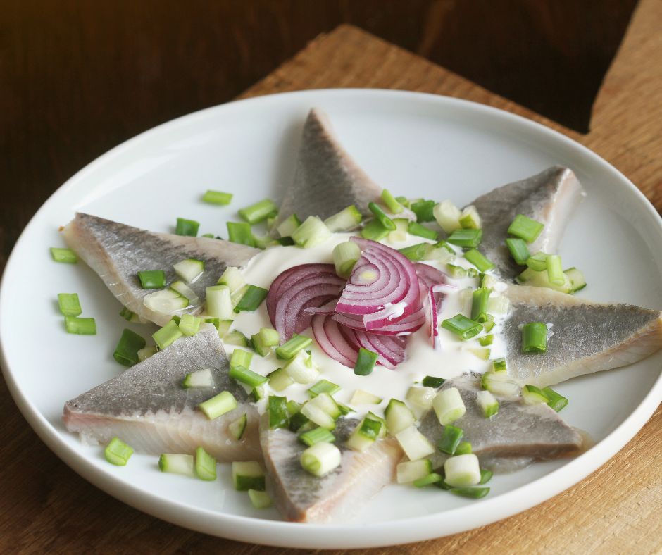 Co dodać do śledzi- Pyszności/ źródło: Canva