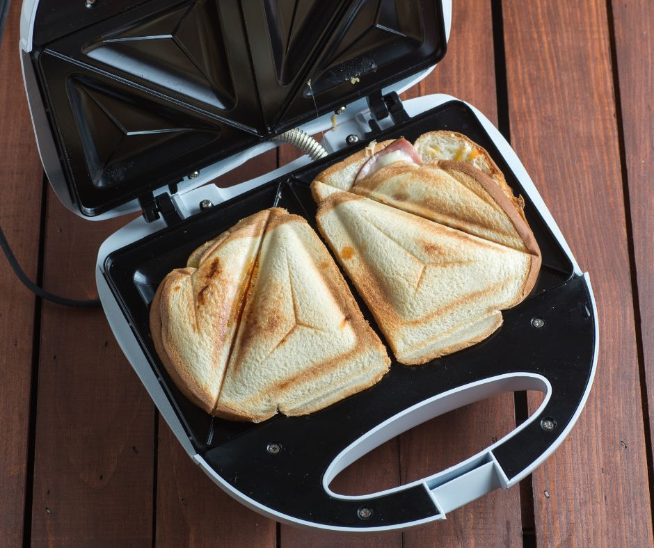 Jak wyczyścić toster- Pyszności źródło Canva