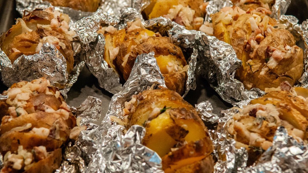 Ziemniaki z ogniska - Pyszności, źródło: Canva