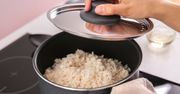 Jeśli rozgotowałeś ryż, nie panikuj. Twój obiad jest do odratowania