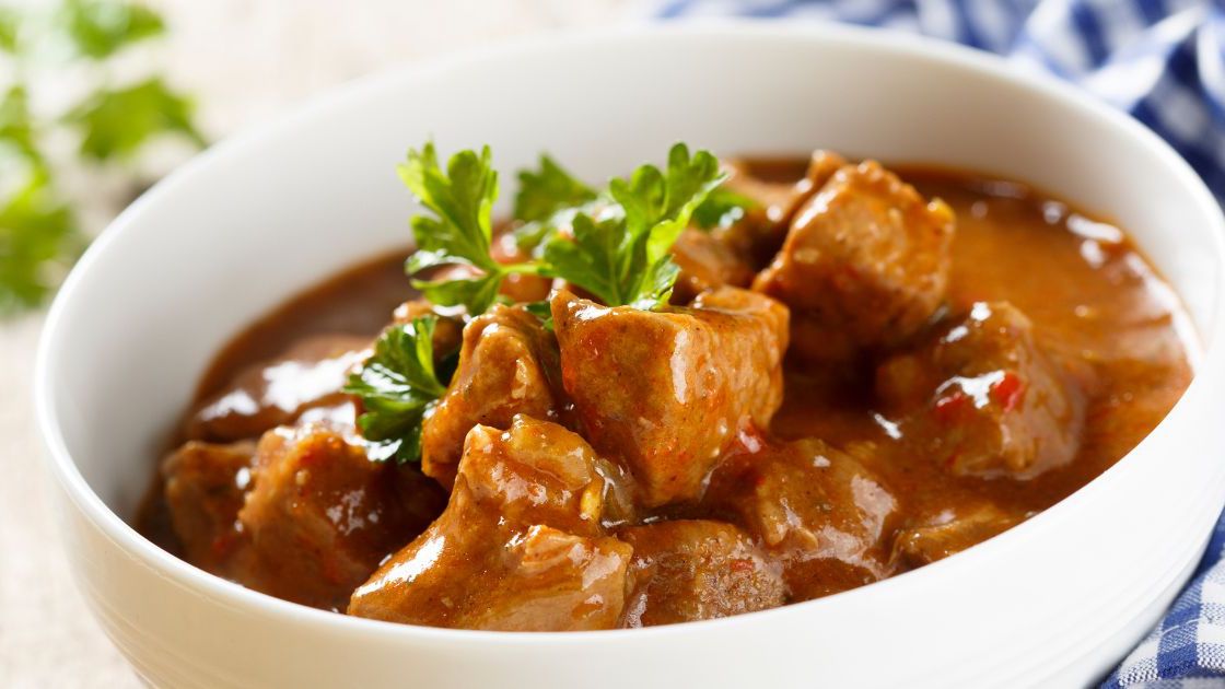 Duszony ogon wołowy- Pyszności, źródło: Canva