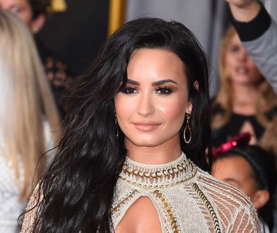 Demi Lovato zrezygnowała z bielizny i zrobiła furorę na rozdaniu Grammy 2017