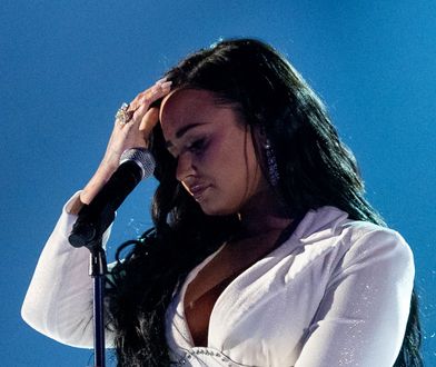 Demi Lovato na Grammy: musiała przerwać występ, dostała owacje na stojąco [WIDEO]