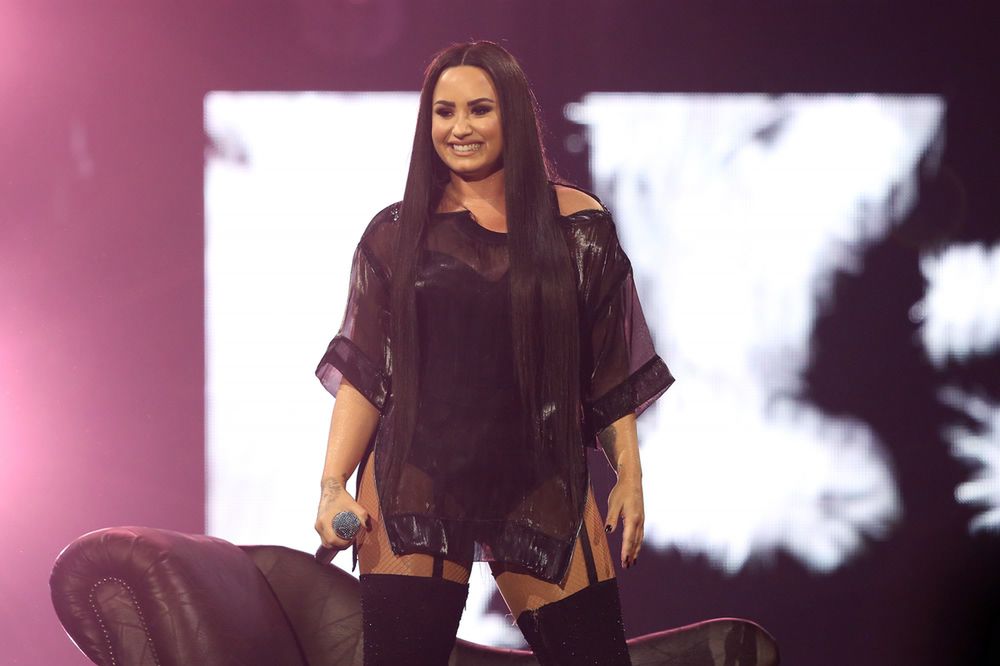 Demi Lovato coraz silniejsza? Zrobiła sobie wymowny tatuaż na szyi