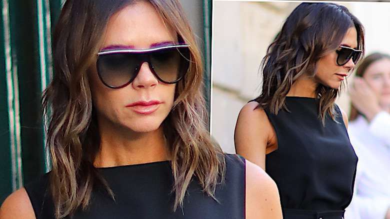 Victoria Beckham, czarna sukienka, błękitne dodatki