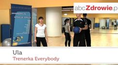 Ćwiczenie - zataczanie ósemek w powietrzu piłką lekarską