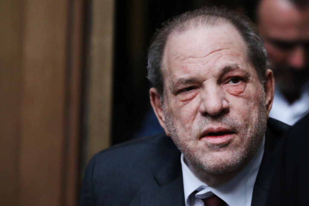 Koronawirus w więzieniu. Harvey Weinstein ma być jednym z dwóch zarażonych