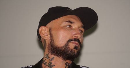 Patryk Vega ujawnia zwiastun "Small World"