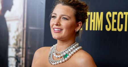 Blake Lively z odważnym dekoltem. Piękna młoda mama