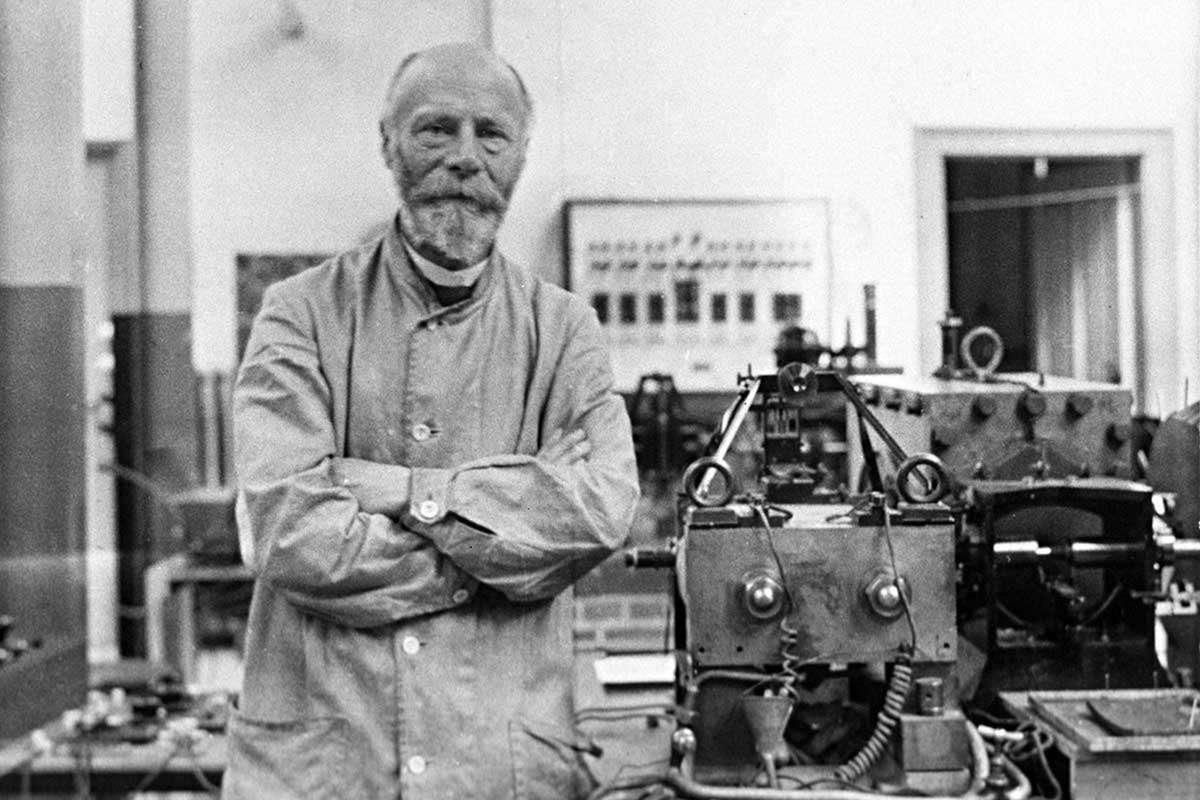 Willem Einthoven w Google Doodle. Czym zasłynął holenderski fizjolog?