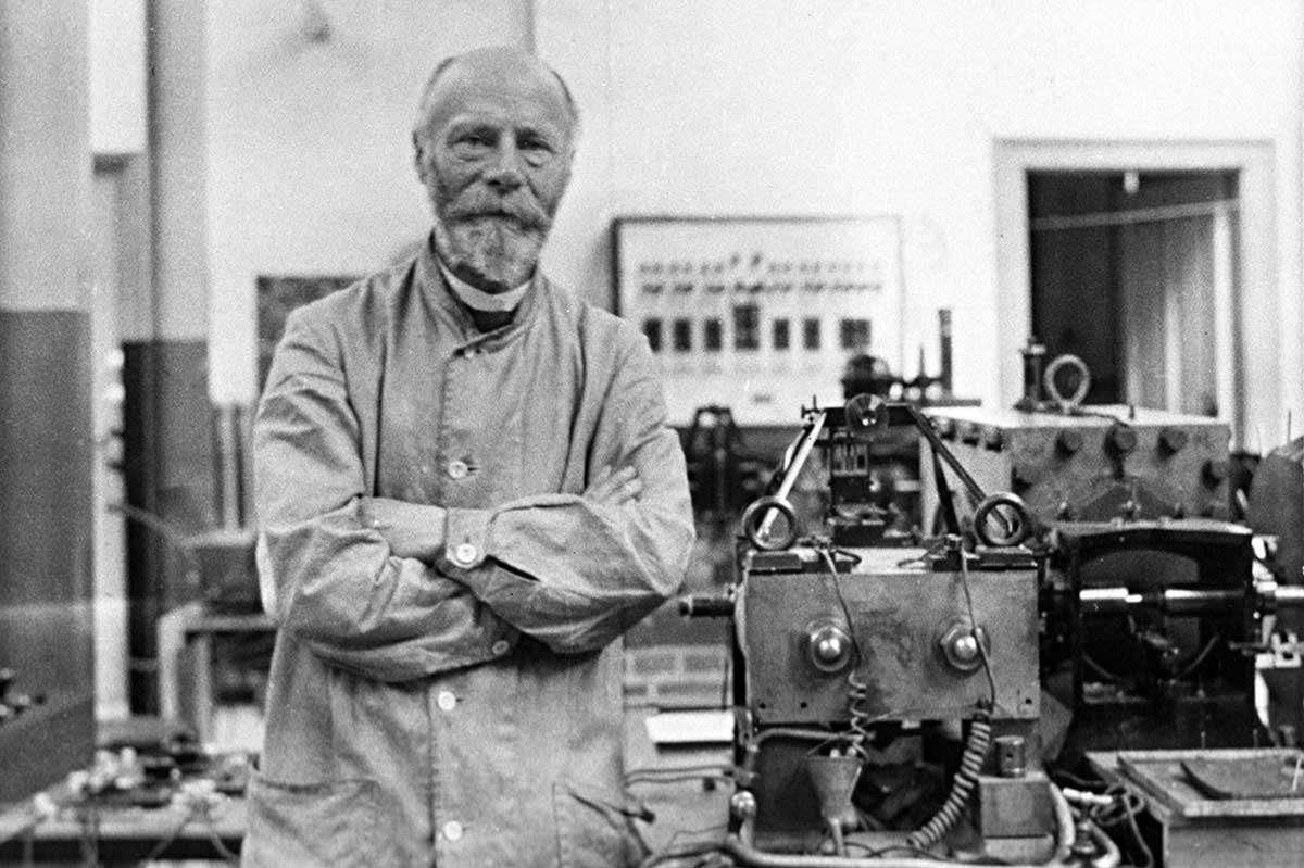 Willem Einthoven w Google Doodle. Czym zasłynął holenderski fizjolog?