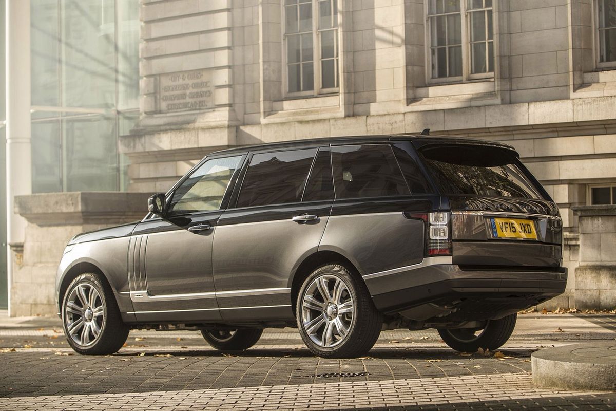 Land Rover może stworzyć konkurenta Bentleya Betaygi