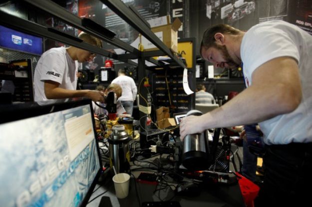 Polak na podium ASUS ROG Open Overclocking Cup