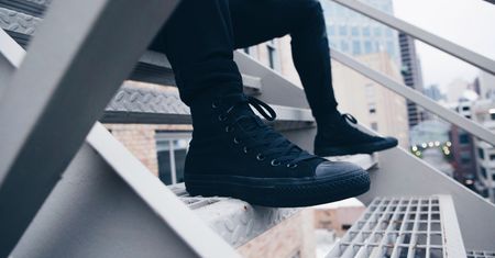 Męskie buty na wiosnę. Sportowa elegancja w najlepszym wydaniu