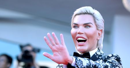 Żywy Ken to teraz Żywa Barbie. Mówi, że to nie koniec operacji