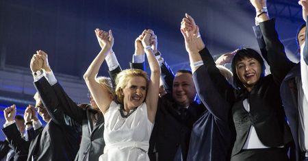 "Czy ona w ogóle założyła stanik?". Internauci bezlitośni dla Joanny Scheuring-Wielgus