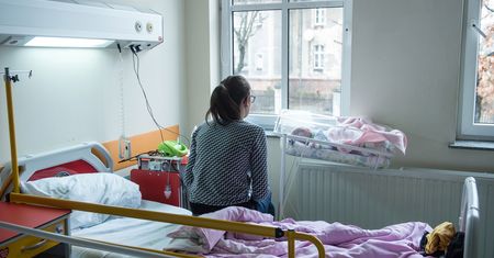 "To nie chodzi o to, że ja się obraziłam na Boga. To Kościół wypiął się na mnie". Maja czuje się wyklęta