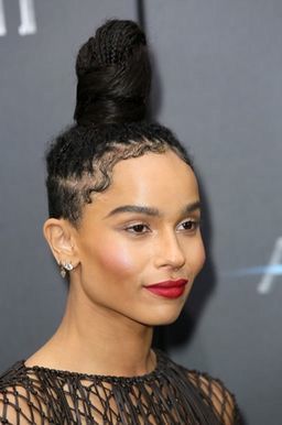 Ekstrawagancka fryzura Zoe Kravitz