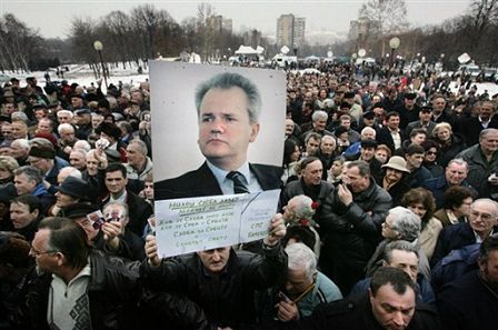 Protest przeciwko nadaniu ulicy imienia Miloszevicia
