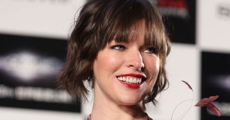 LOOK OF THE DAY: Milla Jovovich w aksamitach Elie Saab
