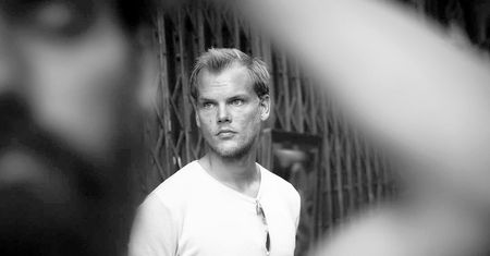 Avicii popełnił samobójstwo. Ten film to historia jego upadku. Ale też wołanie o pomoc