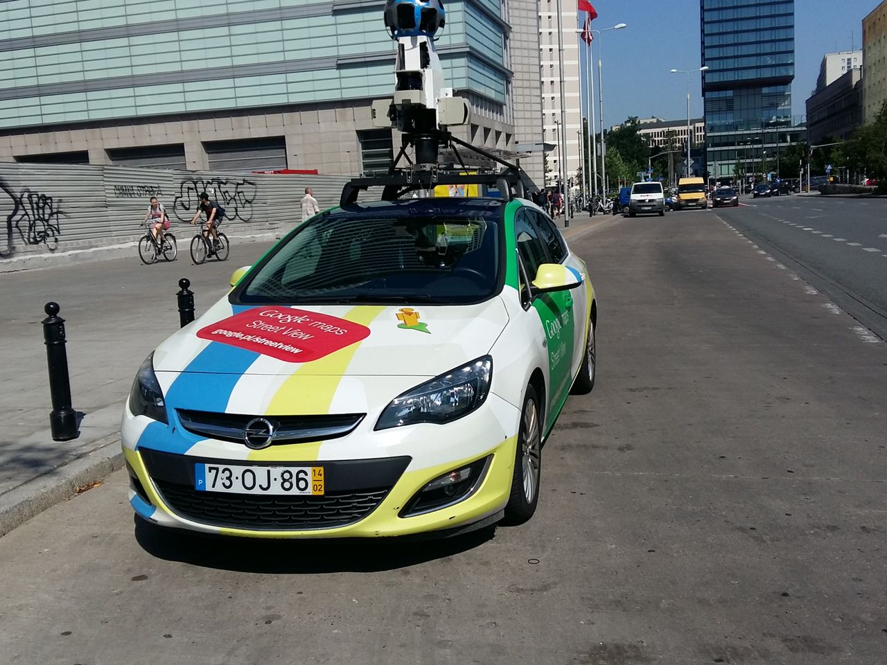 Samochód Google'a wyjeżdża robić zdjęcia. Oglądaliśmy go z bliska