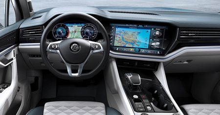 Nowy Volkswagen Touareg kosztuje tyle co mieszkanie. Ma 15-calowy telewizor
