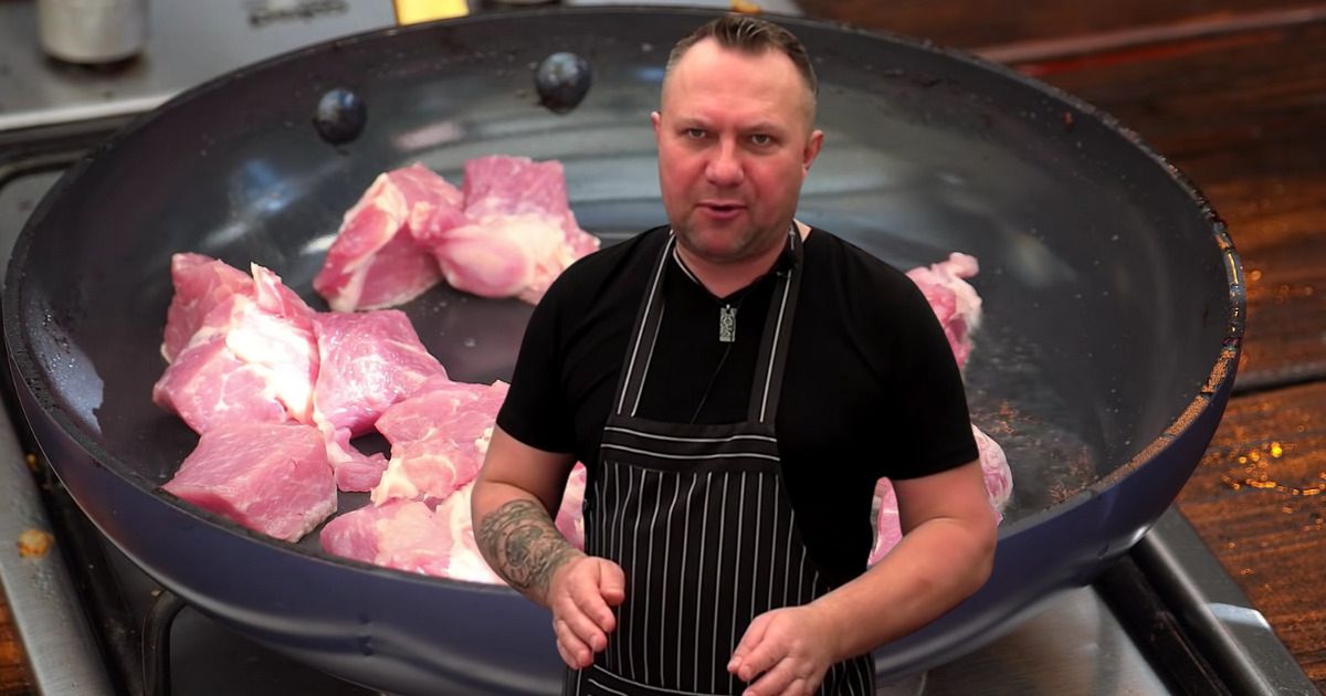 Jak smażyć mięso - Pyszności; foto: screen z YouTube; konto: Tomasz Strzelczyk ODDASZFARTUCHA