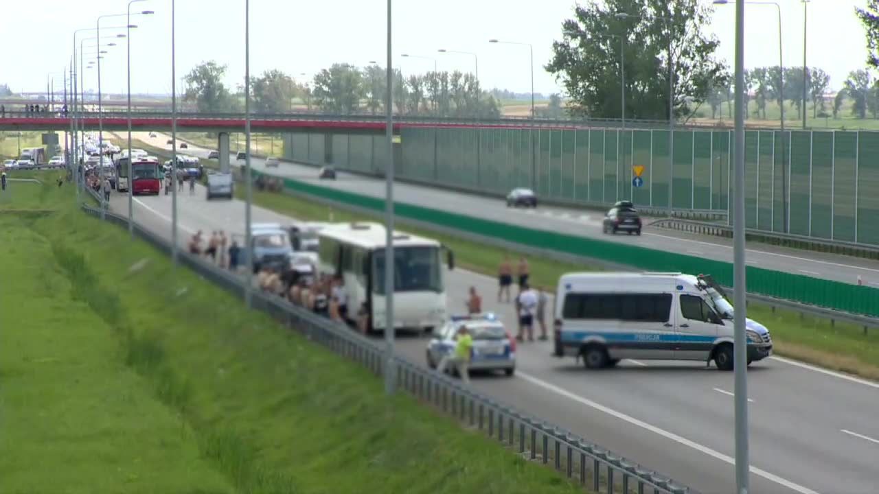 Zastępca łódzkiej policji odwołany po “ustawce” kibiców na A1