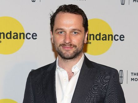 Matthew Rhys będzie konkurował z Bradleyem Cooperem