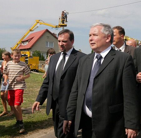 Premier przyjechał do ofiar trąby powietrznej